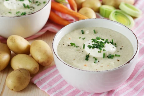 Erd&auml;pfelsuppe mit Kr&auml;utern