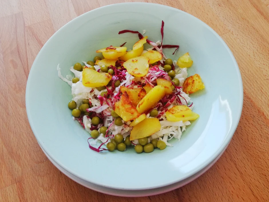Gemischter Salat mit Kartoffeln