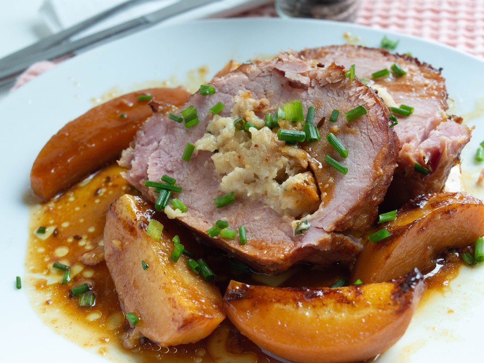 Saftiger Putenrollbraten gefüllt