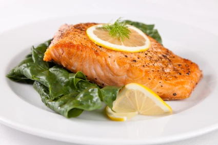 Lachsfilet auf Blattspinat