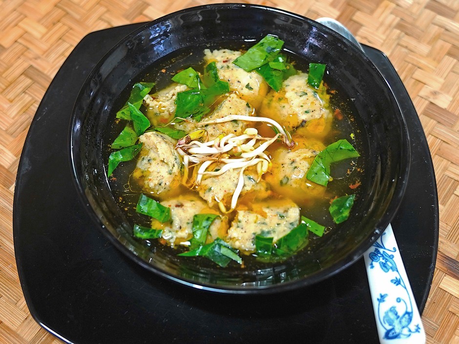 Hühnerknödelsuppe alla Dewi Desi