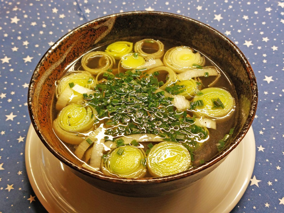 Rindsuppe mit Madera und Lauch