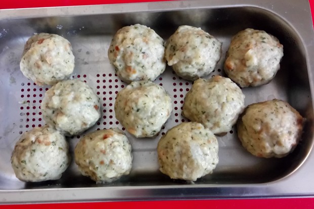 Semmelknödel aus dem Dampfgarer