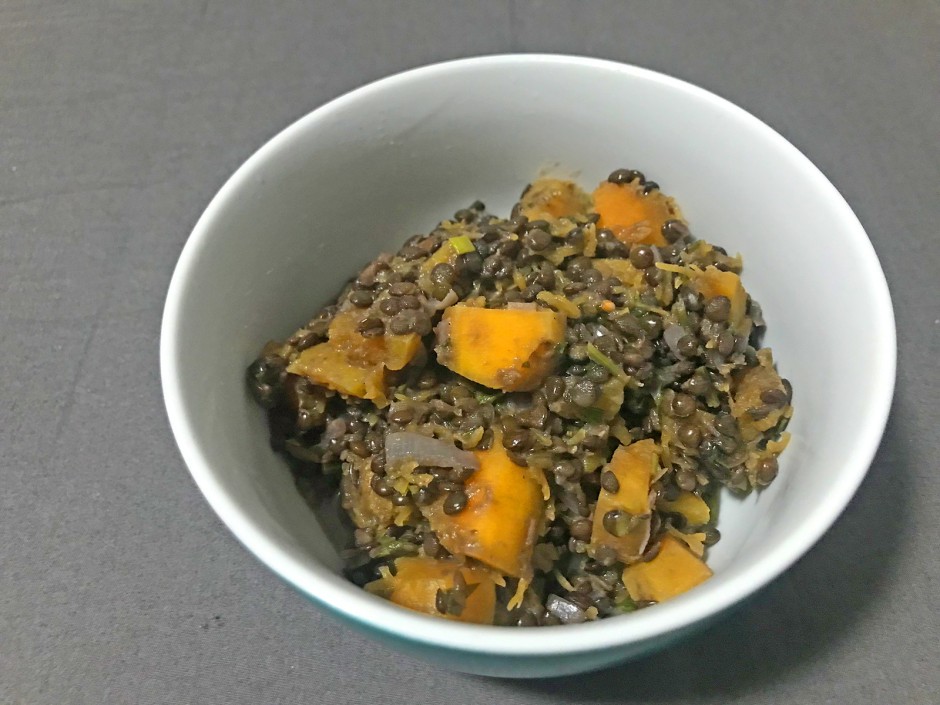 Dhal mit Belugalinsen und Muskatkürbis
