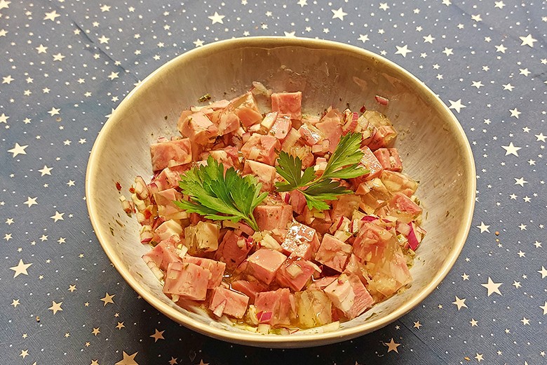 Schinkensülze mit Zwiebel-Vinaigrette