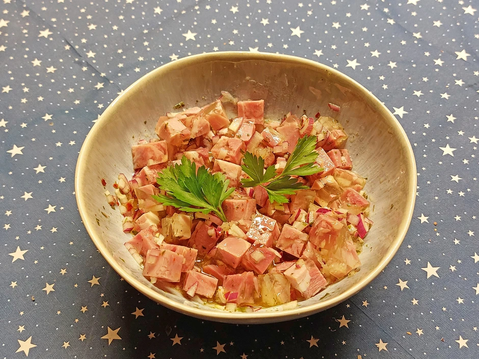 Schinkensülze mit Zwiebel-Vinaigrette
