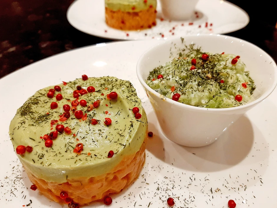 Lachstartar mit Avocado-Zitronen-Creme