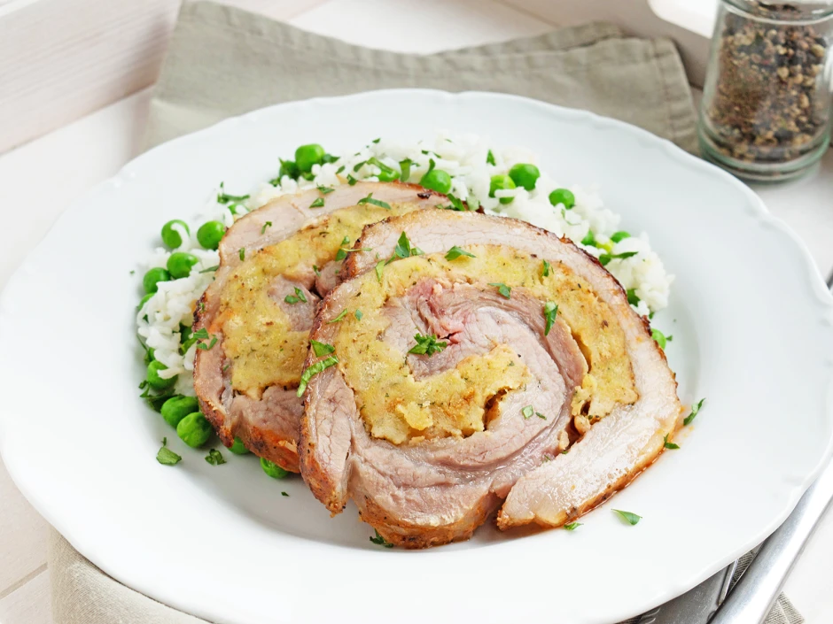 Putenrollbraten mit Semmelf&uuml;lle und Erbsenreis