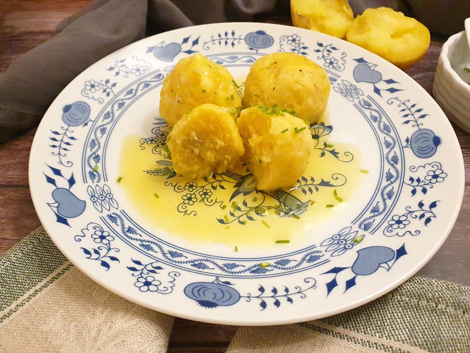 Kartoffelknödel in Butterschmalz