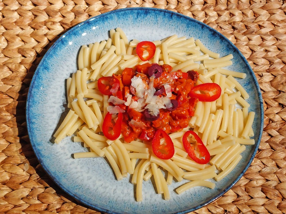 Makkaroni mit Paprikacreme