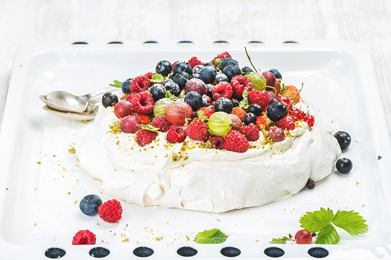 Pavlova mit Beeren