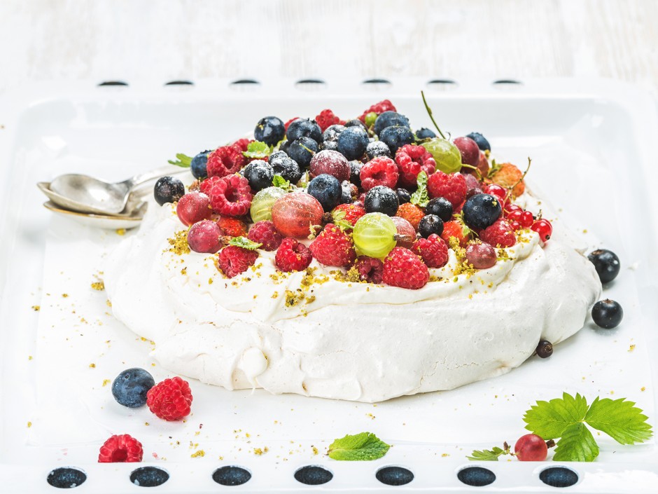Pavlova mit Beeren