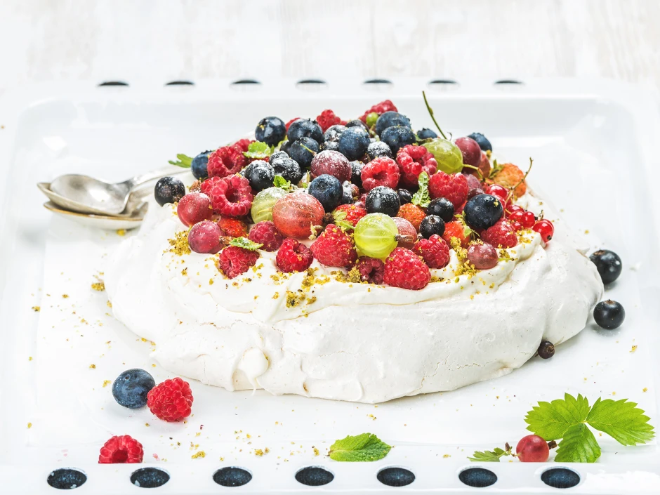Pavlova mit Beeren