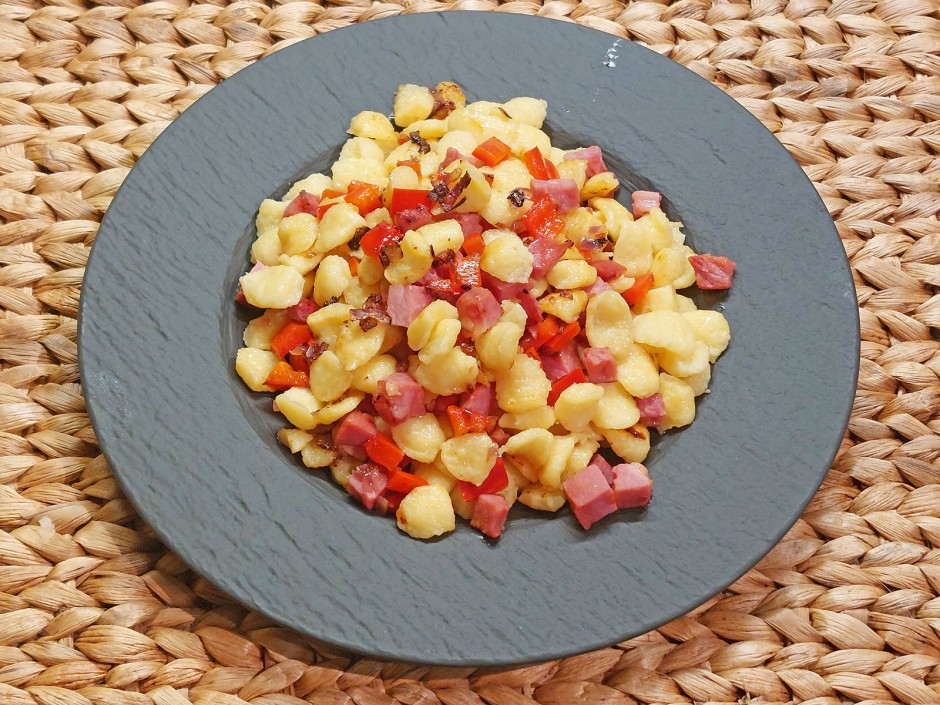 Spätzlepfanne mit Surfleisch