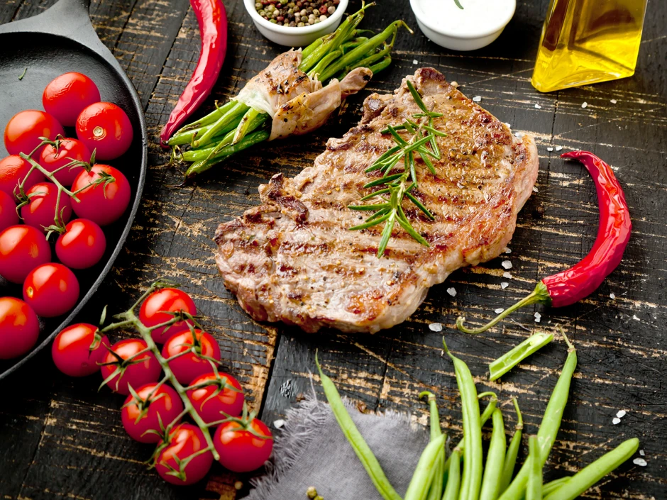 Schopfsteak mit Tomaten und gr&uuml;nen Bohnen