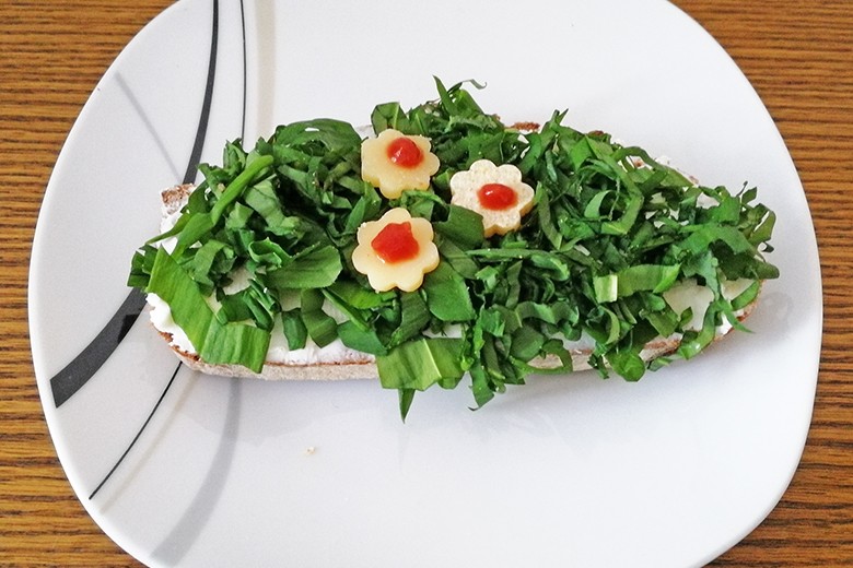 Bärlauchbrot mit Käseblumen