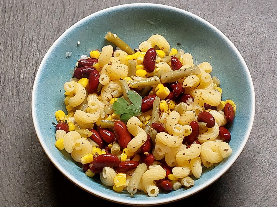 Nudelsalat mit Bohnen
