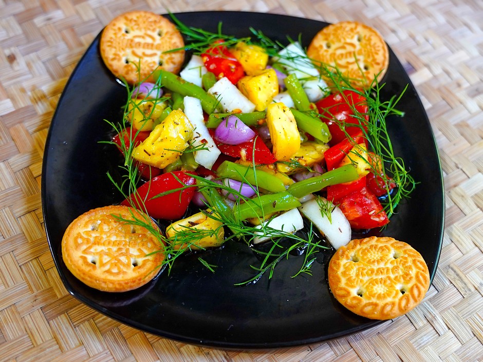 Gemischter Bohnensalat mit Ananas
