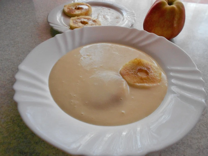 Vanillesuppe mit Apfelst&uuml;cken Rezept