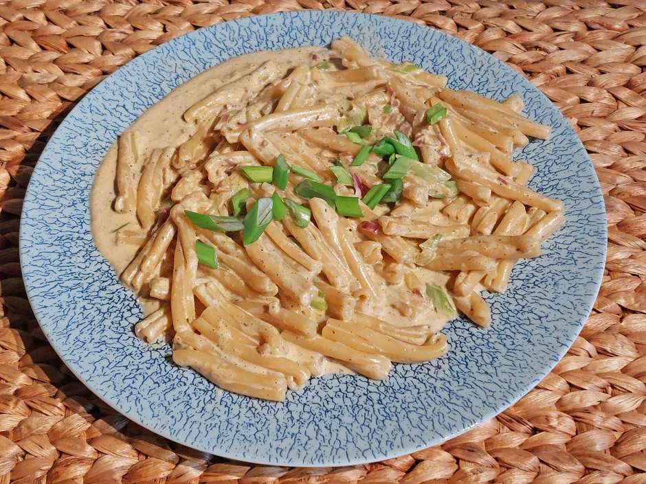 Pasta mit Tessiner Zwiebelsoße