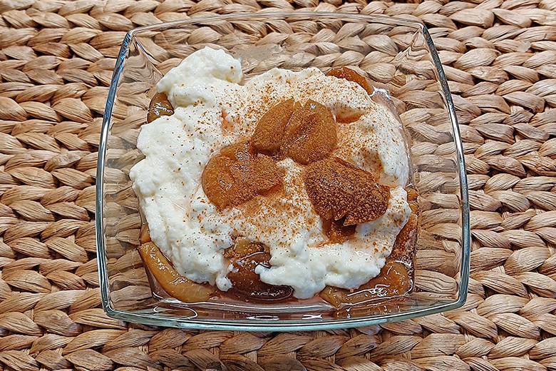 Grießpudding mit Pflaumen