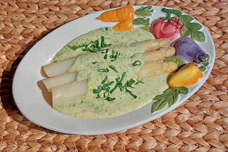 Spargel mit Bärlauch-Hollandaise