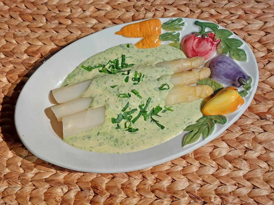 Spargel mit Bärlauch-Hollandaise