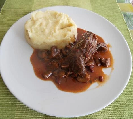 Rindsroulade in Champignonsauce mit Kartoffel-Sellerie Püree