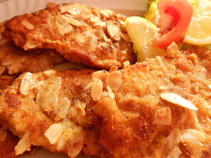 Minutensteaks in Mandelbl&auml;ttchen-Panade