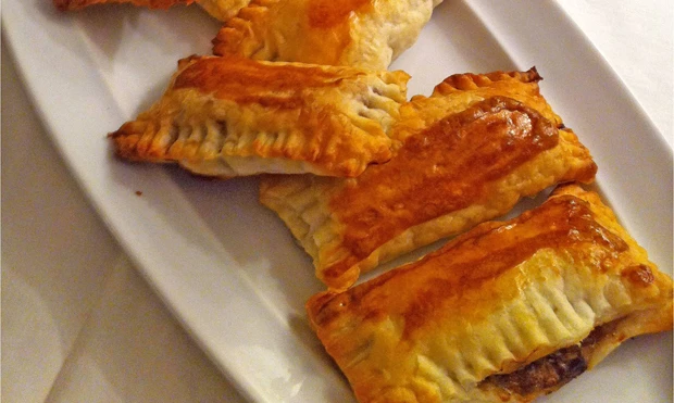 Bl&auml;tterteigtaschen mit Lachs