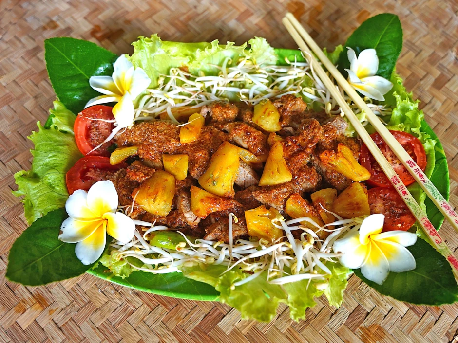 Rindfleisch mit Frühlingszwiebel in würziger Sauce