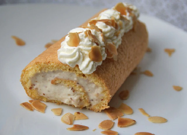 Weincreme-Roulade