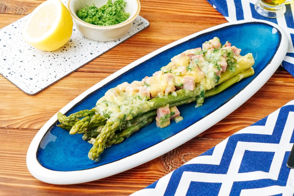 Spargel mit Käse überbacken