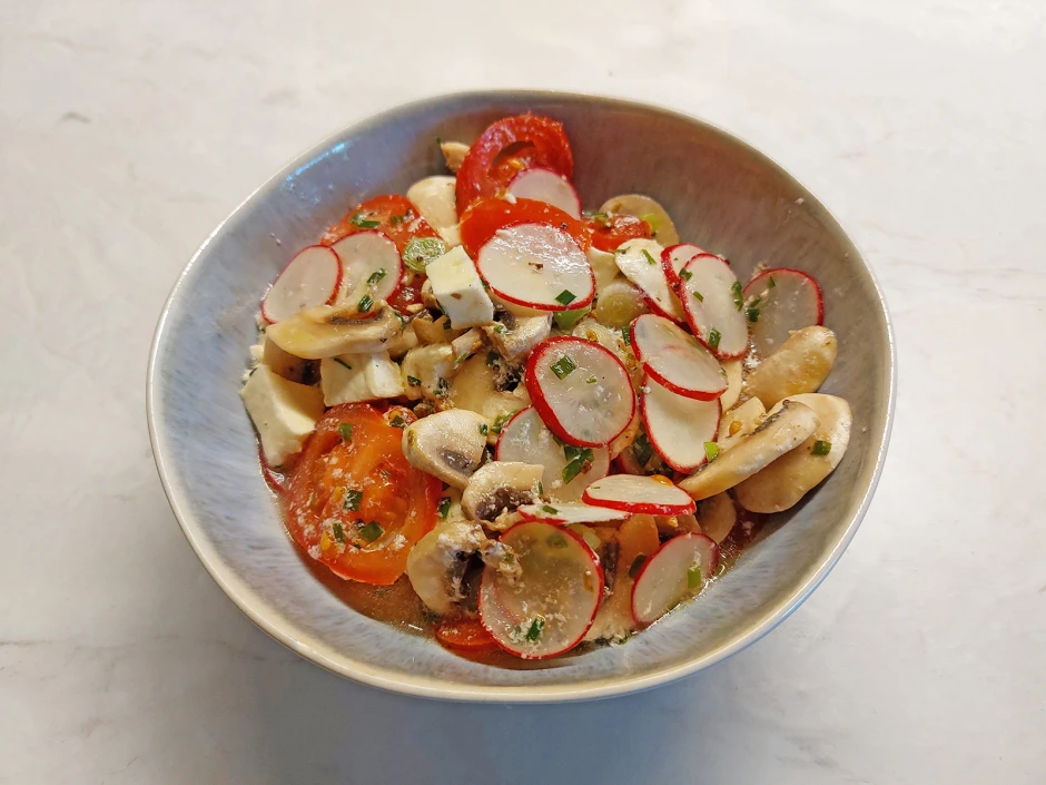 Tomaten-Radieschen-Salat
