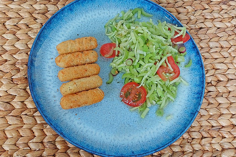 Gurken-Staudensellerie-Salat