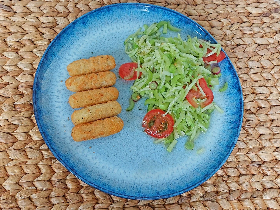 Gurken-Staudensellerie-Salat