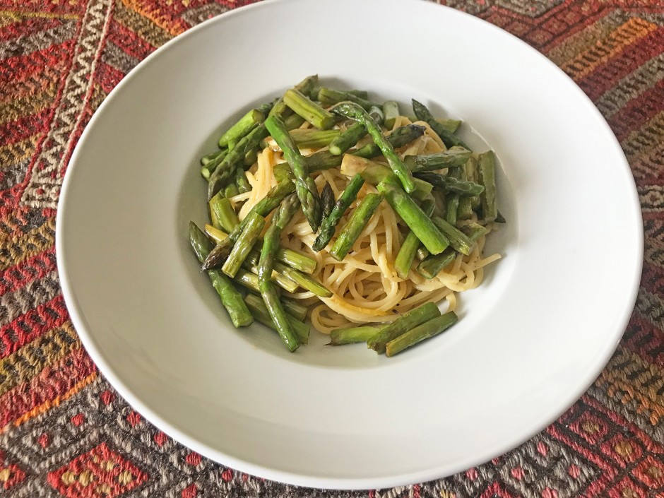 Zitronenspaghetti mit grünem Spargel