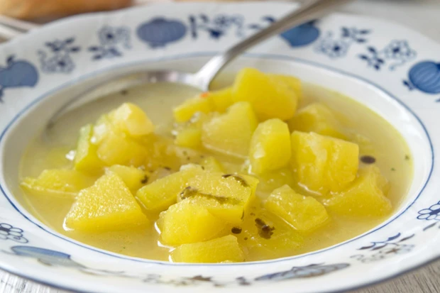 K&uuml;rbissuppe mit Gr&uuml;nkernschrot