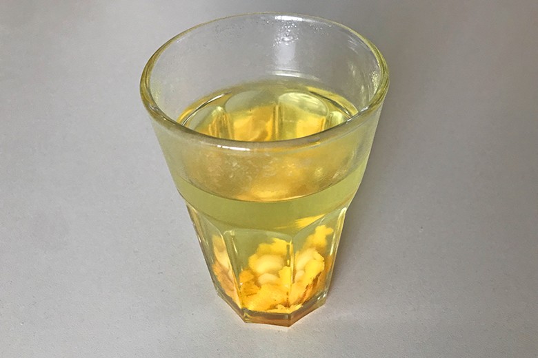 Heißes Orangen-Ingwer-Wasser