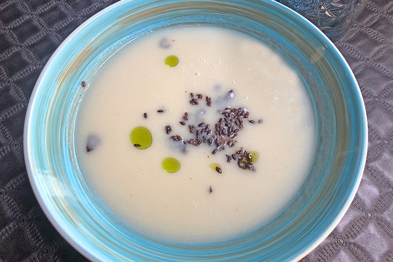 Reissuppe mit weißen Rüben