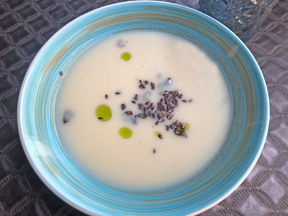 Reissuppe mit weißen Rüben