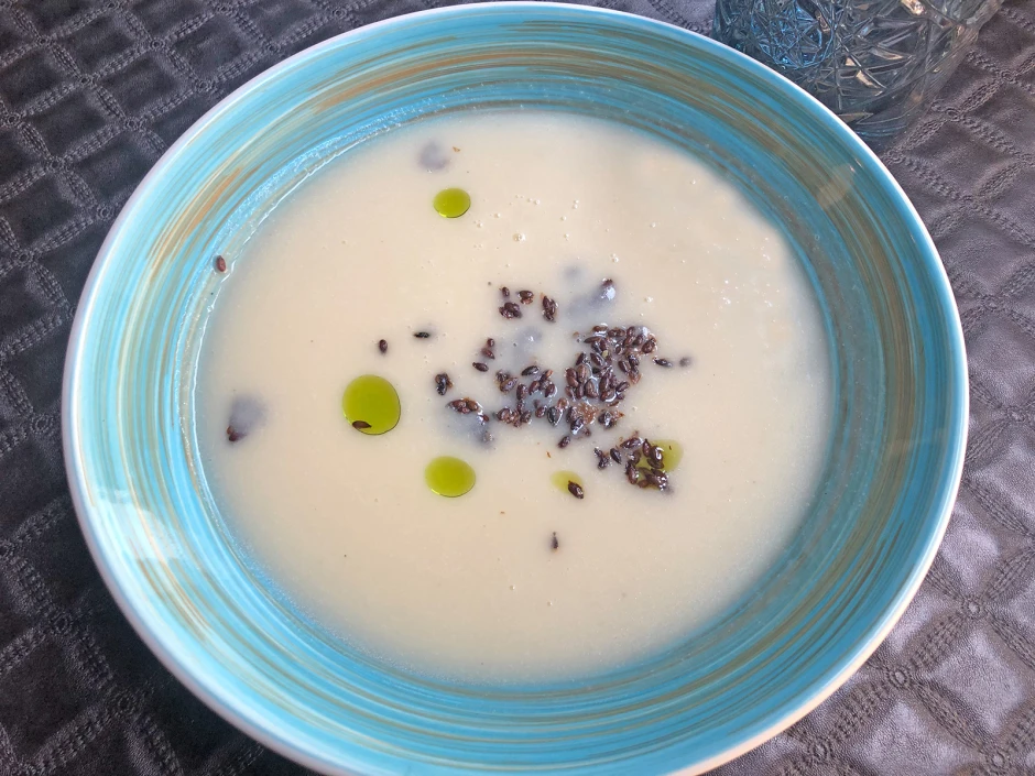 Reissuppe mit wei&szlig;en R&uuml;ben