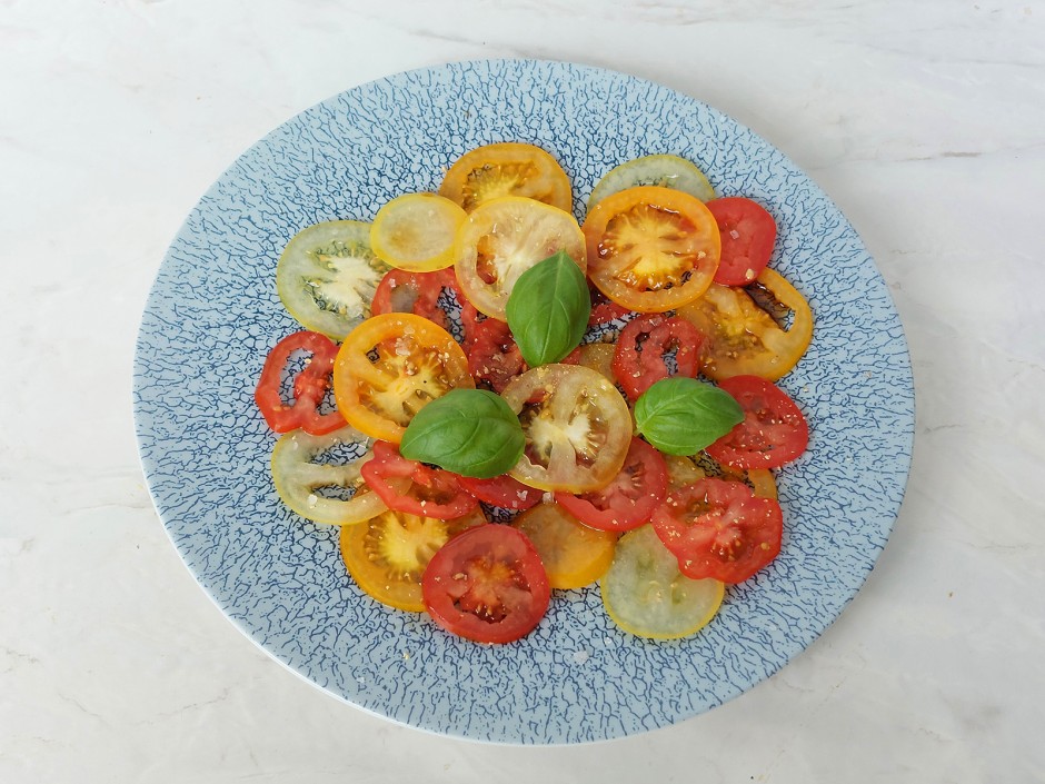 Buntes Tomaten-Carpaccio