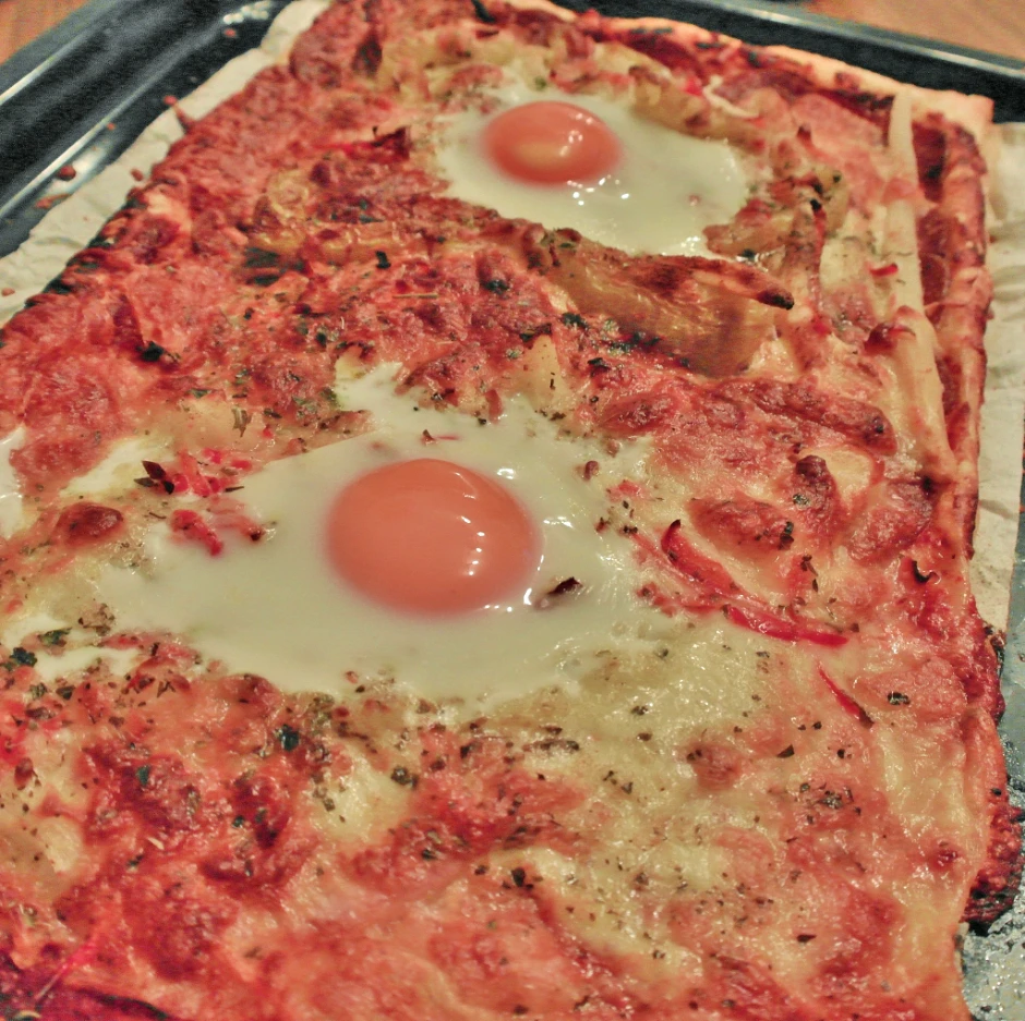 Pizza mit Bl&auml;tterteig