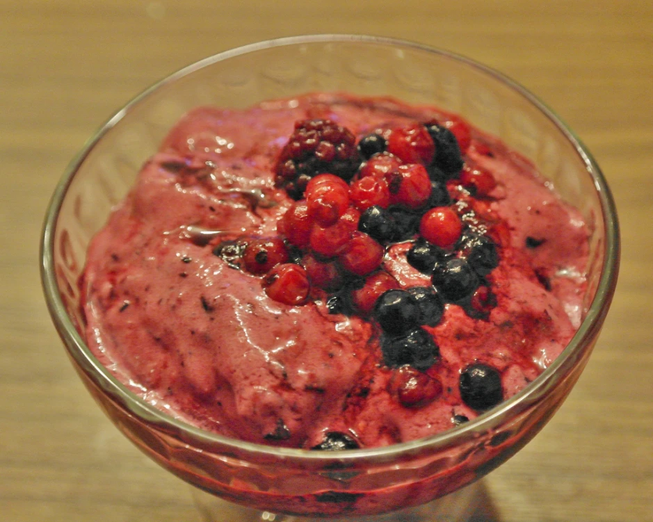 Beerenmix Eis