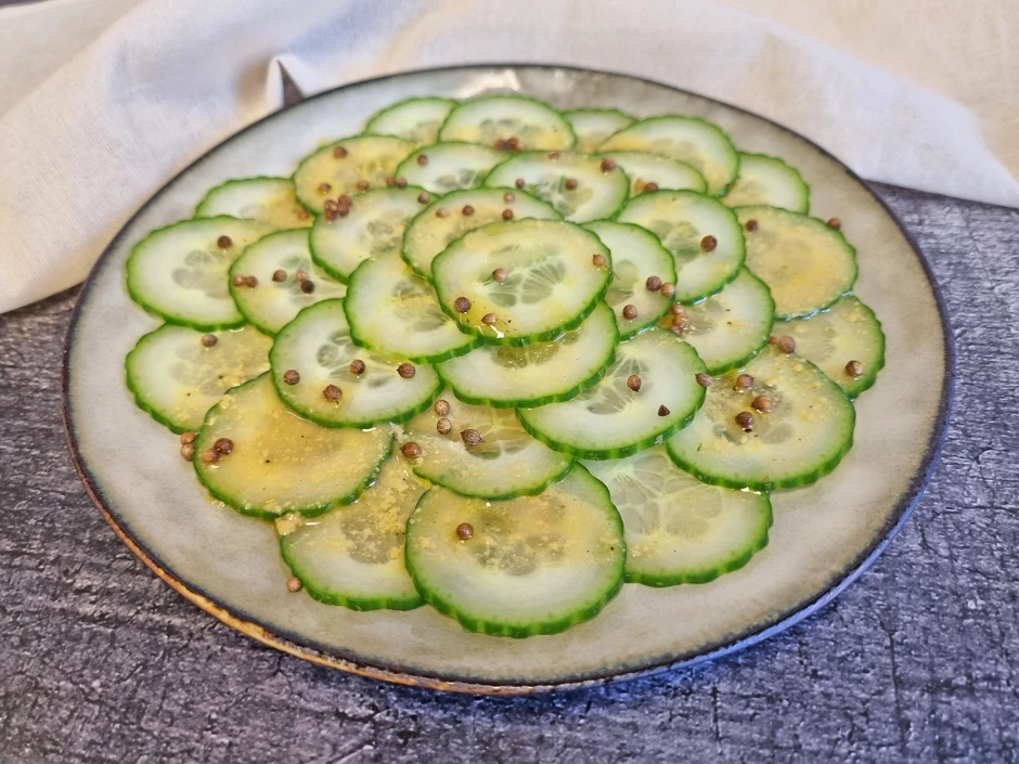 Gurken-Carpaccio mit Senfdressing