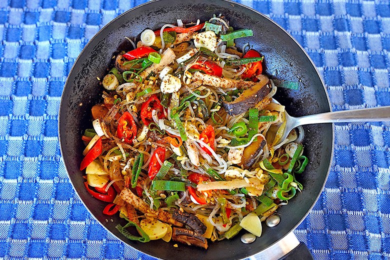 Exotisch-scharfe Glasnudelpfanne mit Schweinefleisch