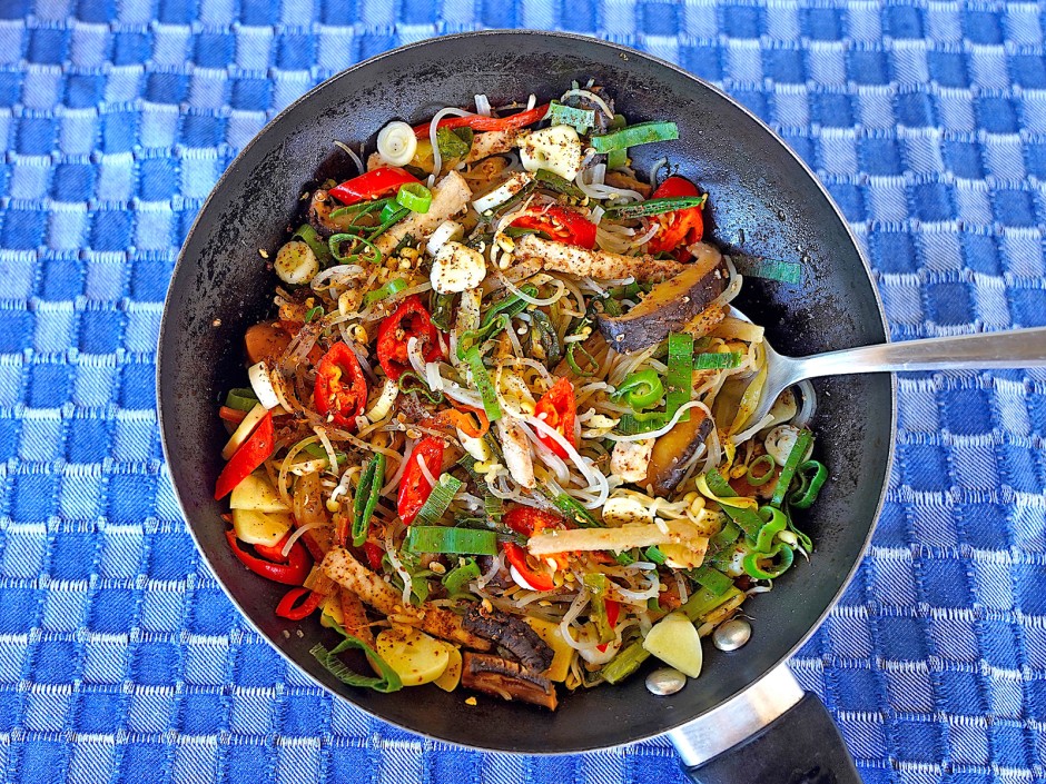 Exotisch-scharfe Glasnudelpfanne mit Schweinefleisch