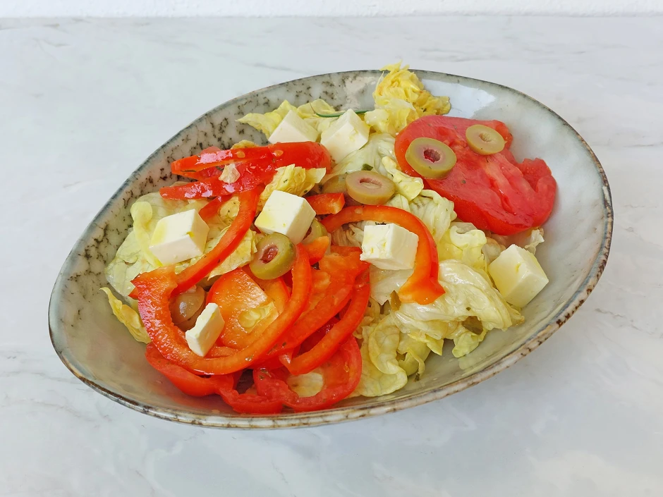 H&auml;uptelsalat mit Wasabi-Dressing