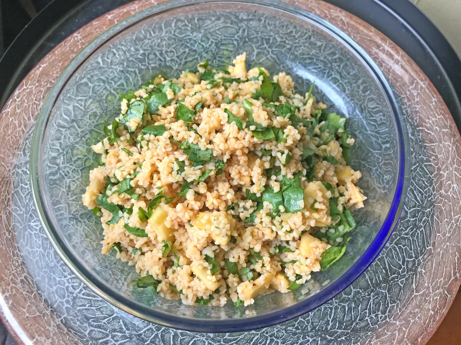 Bulgur-Salat mit L&ouml;wenzahn